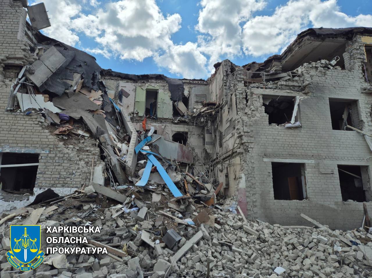 Зруйновані десятки будинків, постраждали жінки, чоловік під завалами через удар ворога: Новини Харкова