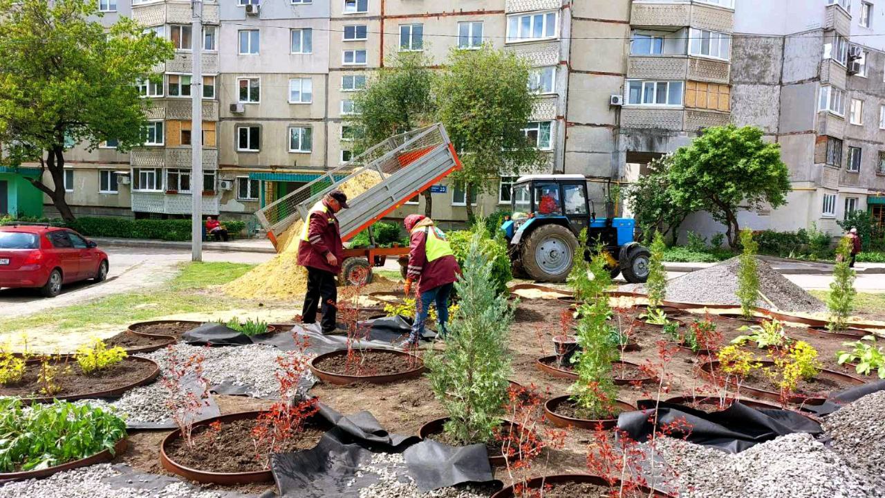 Перевірили стан прибудинкових територій в Немишлянському районі комунальники: Новини Харкова