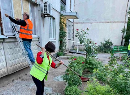 Комунальні служби усувають наслідки нічної атаки дронами в Харкові (фото)