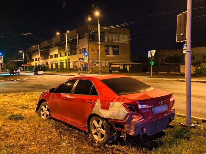 На Харківщині молодик викрав авто, потрапив у ДТП і втік