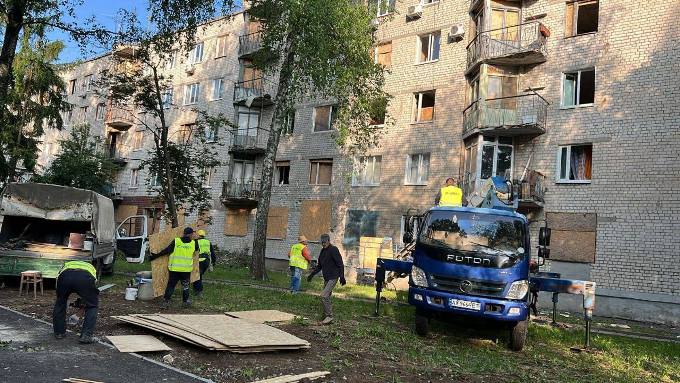 У Харкові ліквідовують наслідки ранкового обстрілу