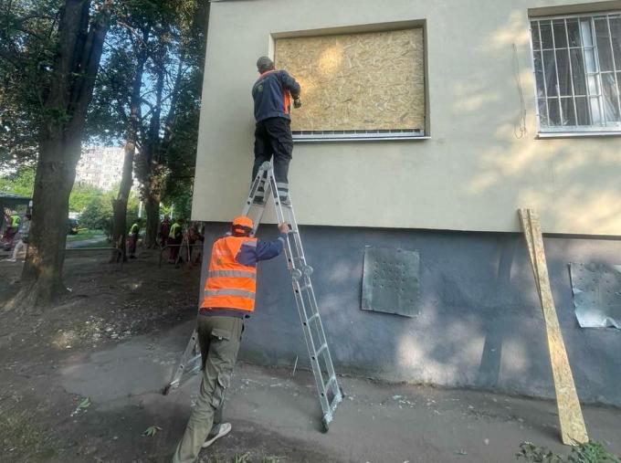 Обстріл Харкова: комунальники відновлюють інфраструктуру