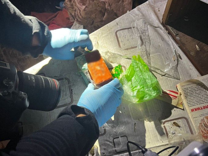 У Чугуївському районі викрили наркопритон із тротиловими шашками