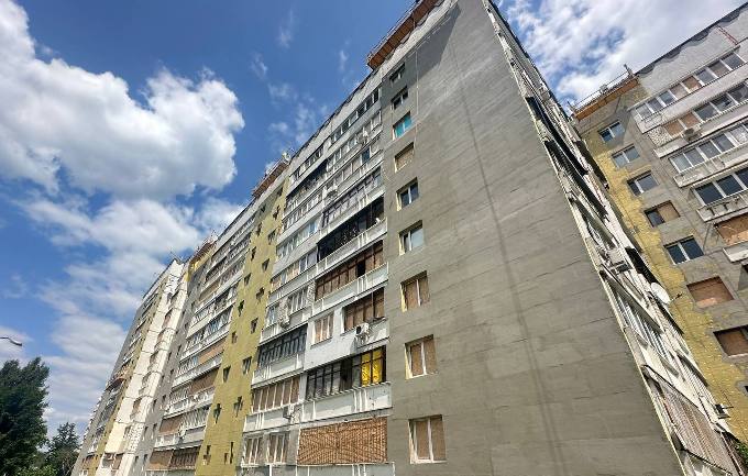 У Харкові ремонтують будинок на вул. Сердюка, пошкоджений під час обстрілу