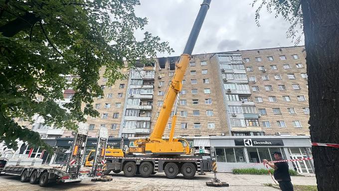  Аварійні роботи в девʼятиповерхівці Харкова після обстрілу 7 червня
