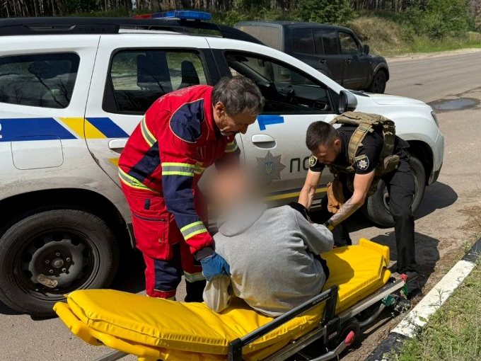 Новини Харкова: поліція евакуювала пораненого ударом FPV-дрону чоловіка на Вовчанщині