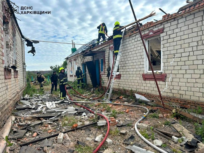 Новини Харкова: після обстрілу села Руські Тишки згорів приватний будинок