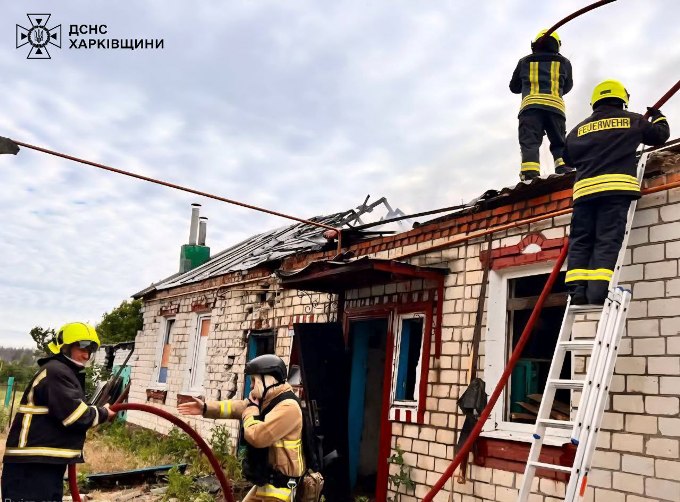 Новини Харкова: після обстрілу села Руські Тишки згорів приватний будинок