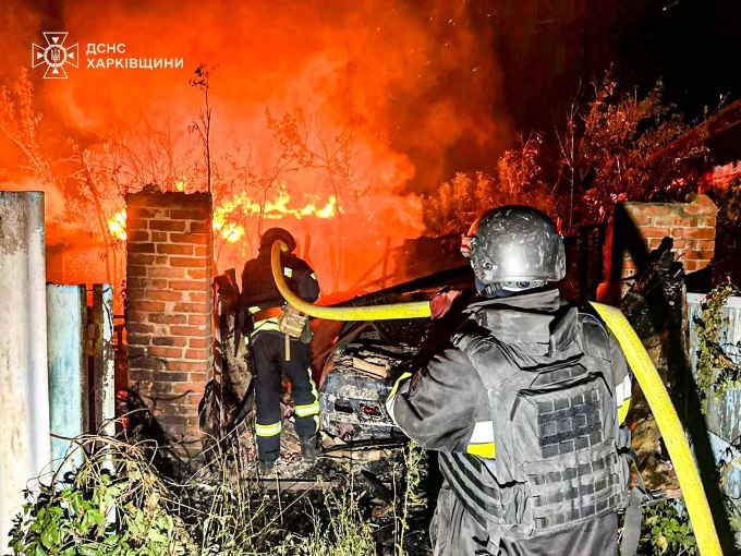 На Харківщині внаслідок нічної атаки дронів пошкоджено будинки та господарчі споруди