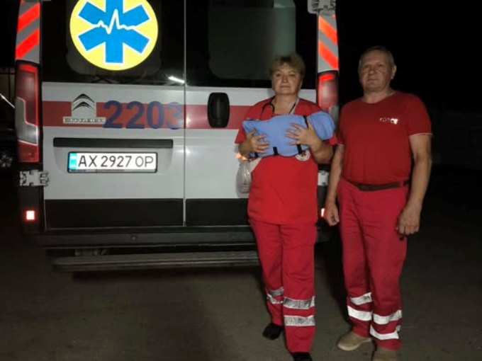 Новини Харкова: медики швидкої прийняли пологи в дорозі