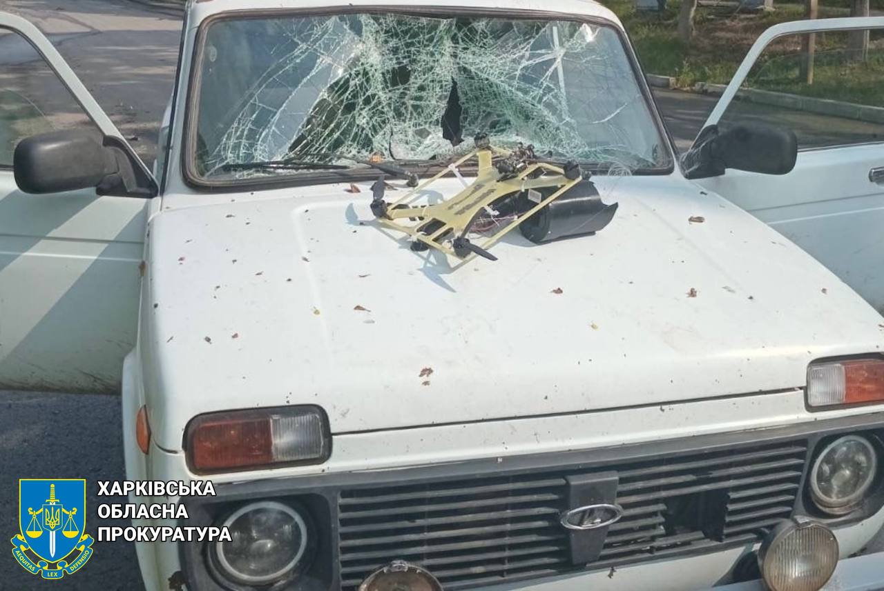 Російський FPV-дрон у Куп’янську влучив у авто: є поранені