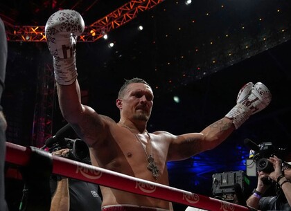 Усик вдруге став абсолютним чемпіоном світу, нокаутувавши Дюбуа (відео)