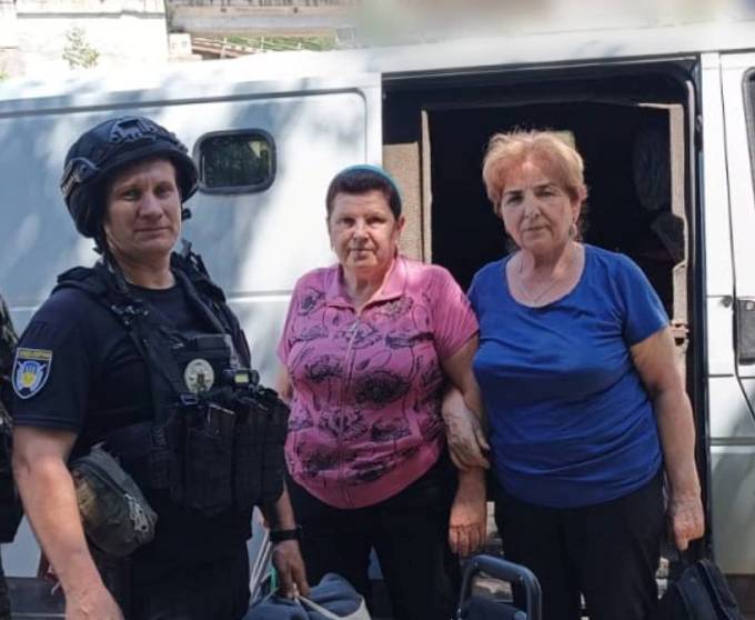 Поліція евакуювала мешканок Куп’янська з прифронтової зони