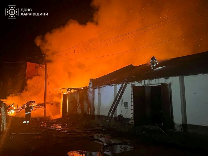 Дрони атакували дитсадок і склад на Харківщині – сталися масштабні пожежі