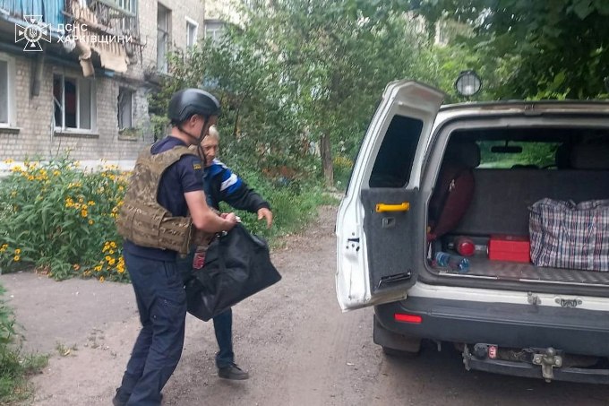З Куп’янська евакуювали 69-річного чоловіка броньованим автомобілем