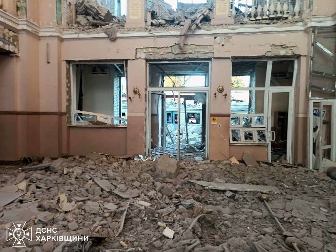 Атака дронів на Лозову: зруйновані вокзал і депо, є загиблий та поранені