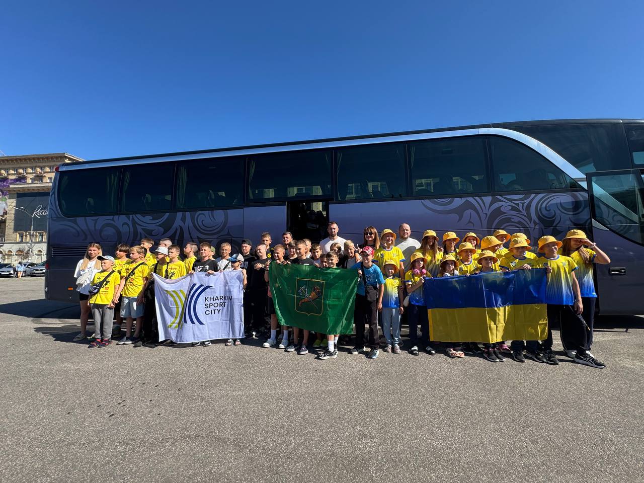 Новини Харкова: 40 юних спортсменів вирушили на збори до Лілля