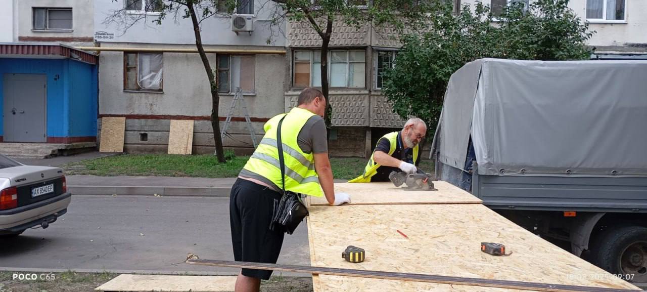 Тривають роботи з ліквідації наслідків ворожих атак, які сталися вночі: Новини Харкова