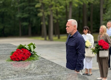 У Харкові поклали квіти до Меморіалу Слави