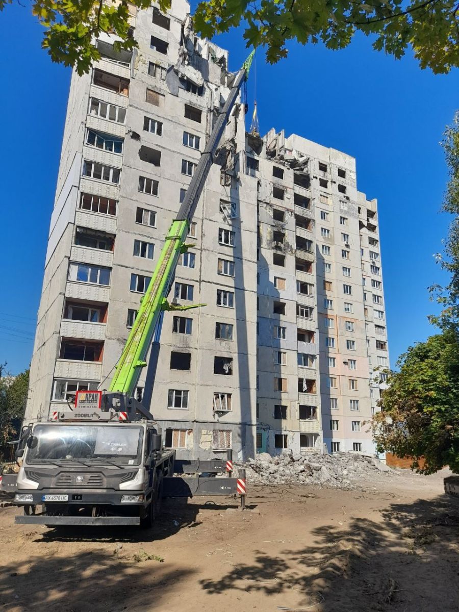 Зносять два постраждалих від обстрілів будинки у місті: Новини Харкова