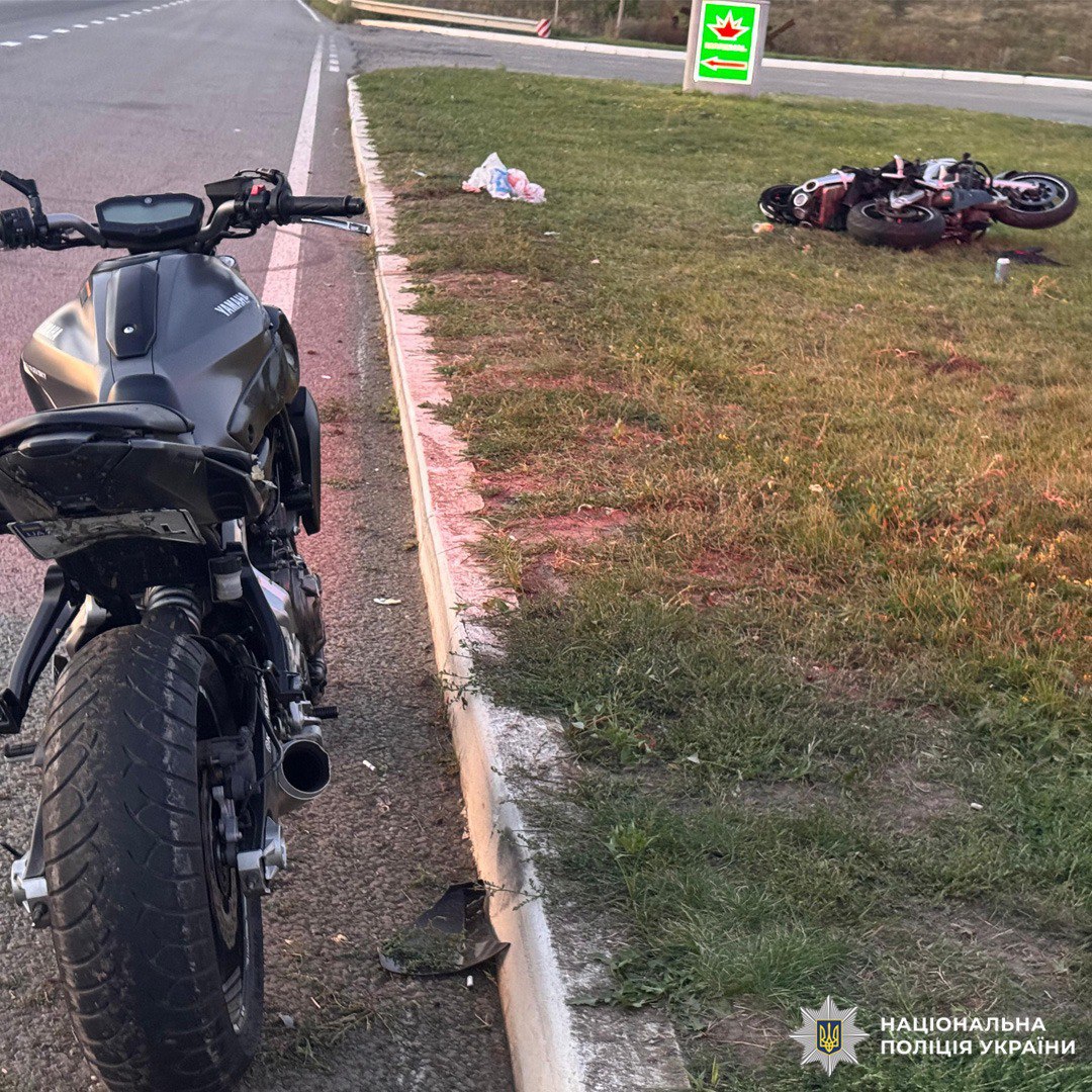 Зіткнулися два мотоциклісти на KTM 390 Adventure та Suzuki GSR й впали на людей: Новини Харкова