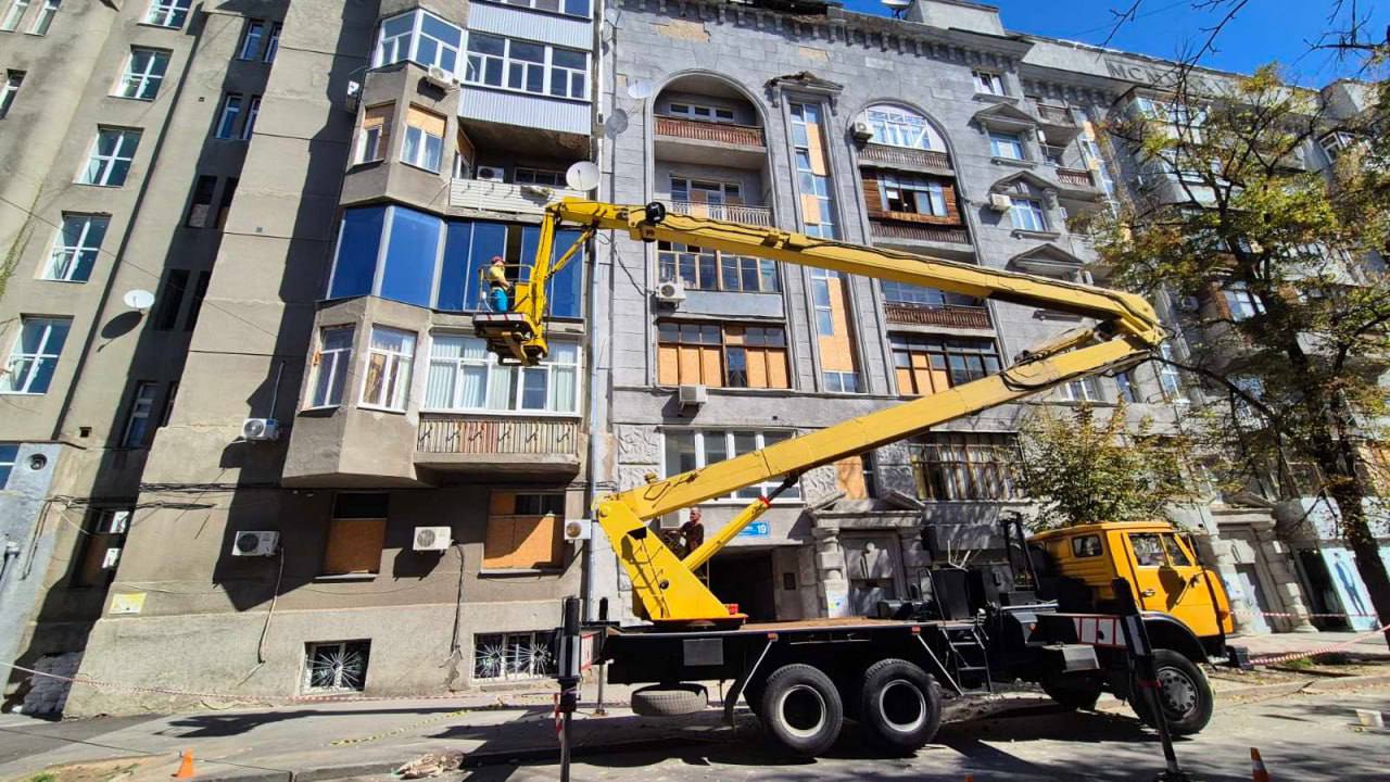 Проводят ремонтні роботи у трьох районах міста комунальники: Новини Харкова