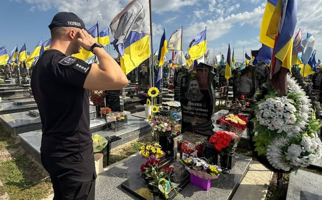 Вшанували пам’ять поліцейського Максима Волика колегі та рідні: Новини Харкова
