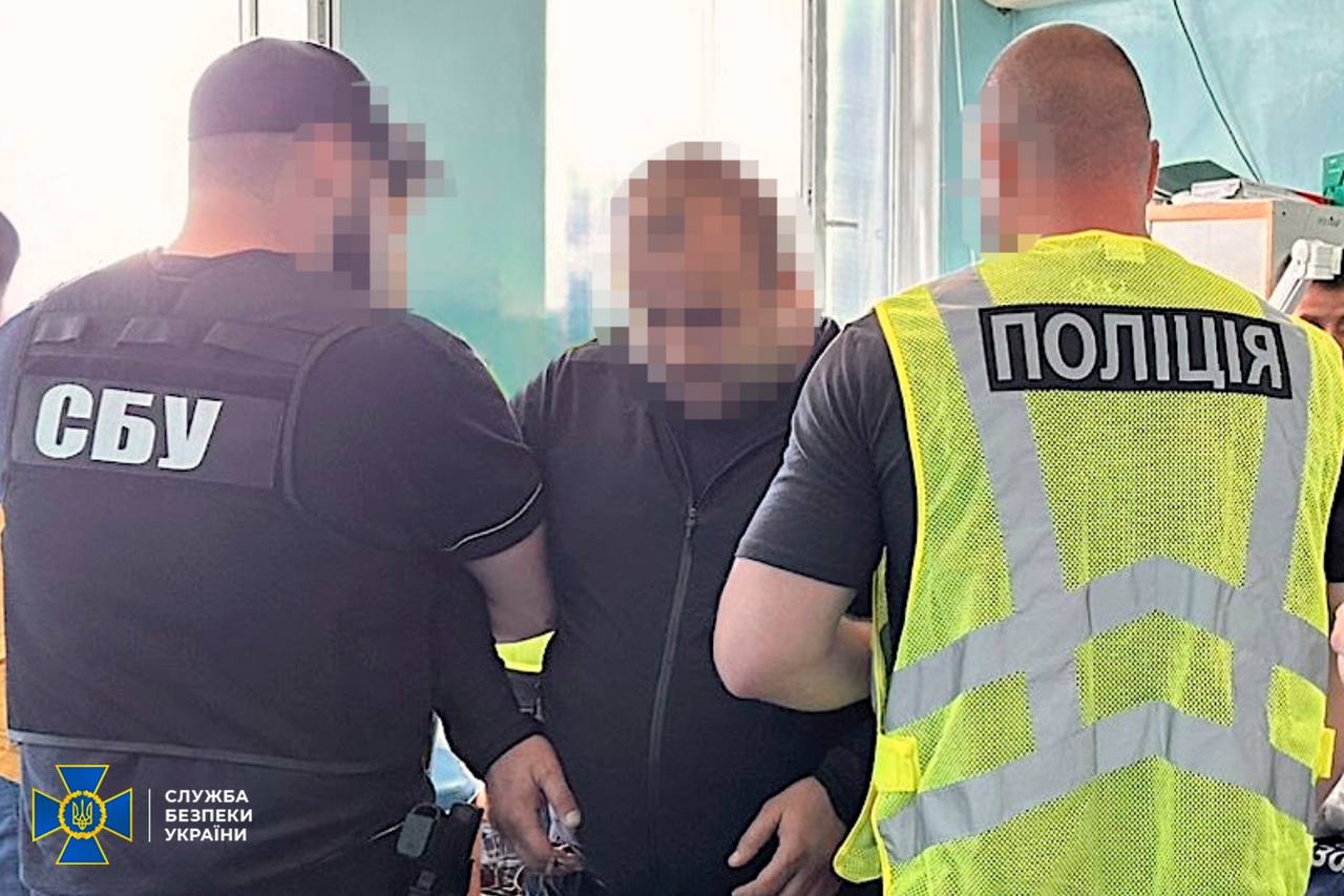 Новини Харкова: лікаря-хірурга та колишнього правоохоронця затримали за хабарі за фіктивну інвалідність
