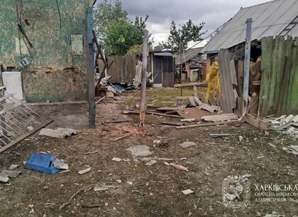 Військові рф обстріляли три населені пункти Харківщини: зруйновані будівлі та склади