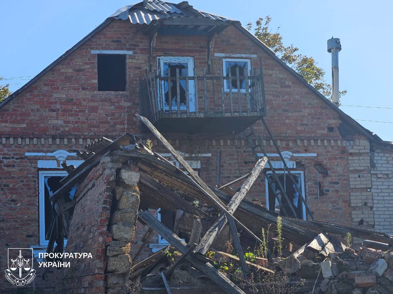 Гатили по мирному селу окупанти, постраждали літні люди: Новини Харкова