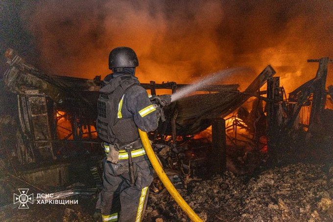 У Харкові та Чугуївському районі – пожежі після атаки дронів