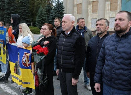 У центрі Харкова перекрили рух для хвилини мовчання