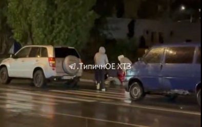 На вулиці у Харкові автівка збила жінку