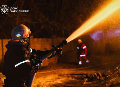 У Харкові внаслідок атаки дронів палали будівлі та автомобілі, є поранені (фото)