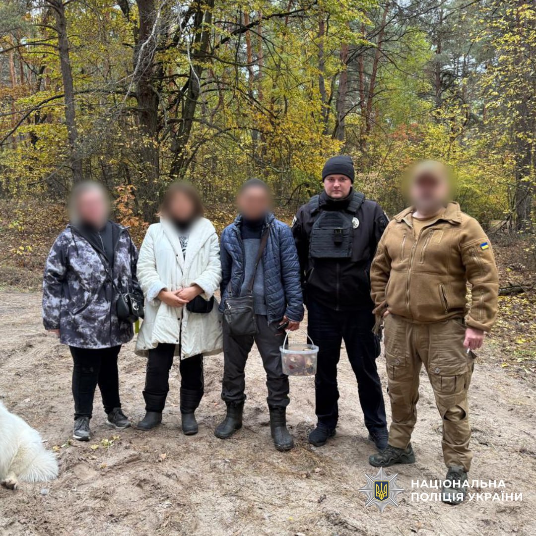 Врятували у лісі трьох людей та собаку поліцейські: Новини Харкова