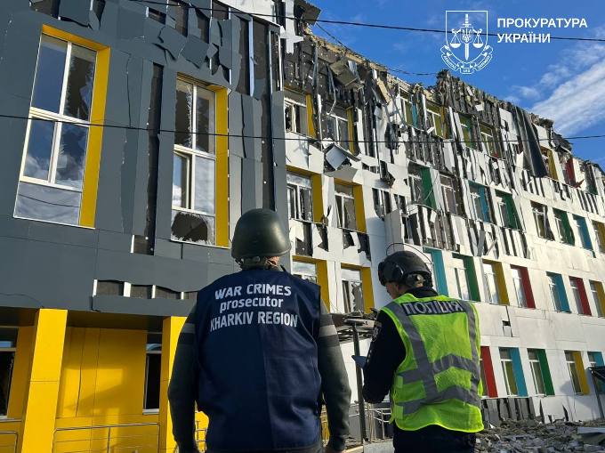 Прокуратура розслідує обстріл Чугуєва дронами: пошкоджено школу, постраждали п’ятеро людей