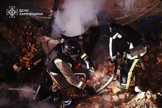 Харківські пожежники ліквідували пожежу після авіаудару по лікарні