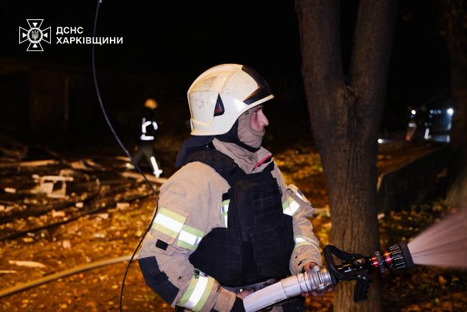Харківські пожежники ліквідували пожежу після авіаудару по лікарні