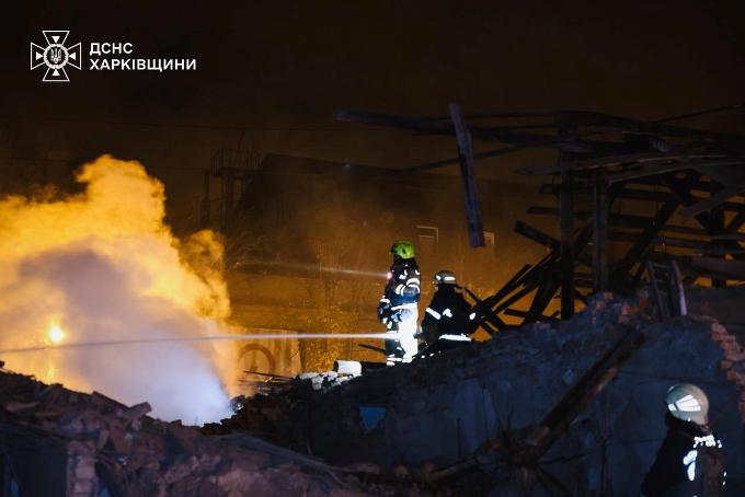 Харківські пожежники ліквідували пожежу після авіаудару по лікарні