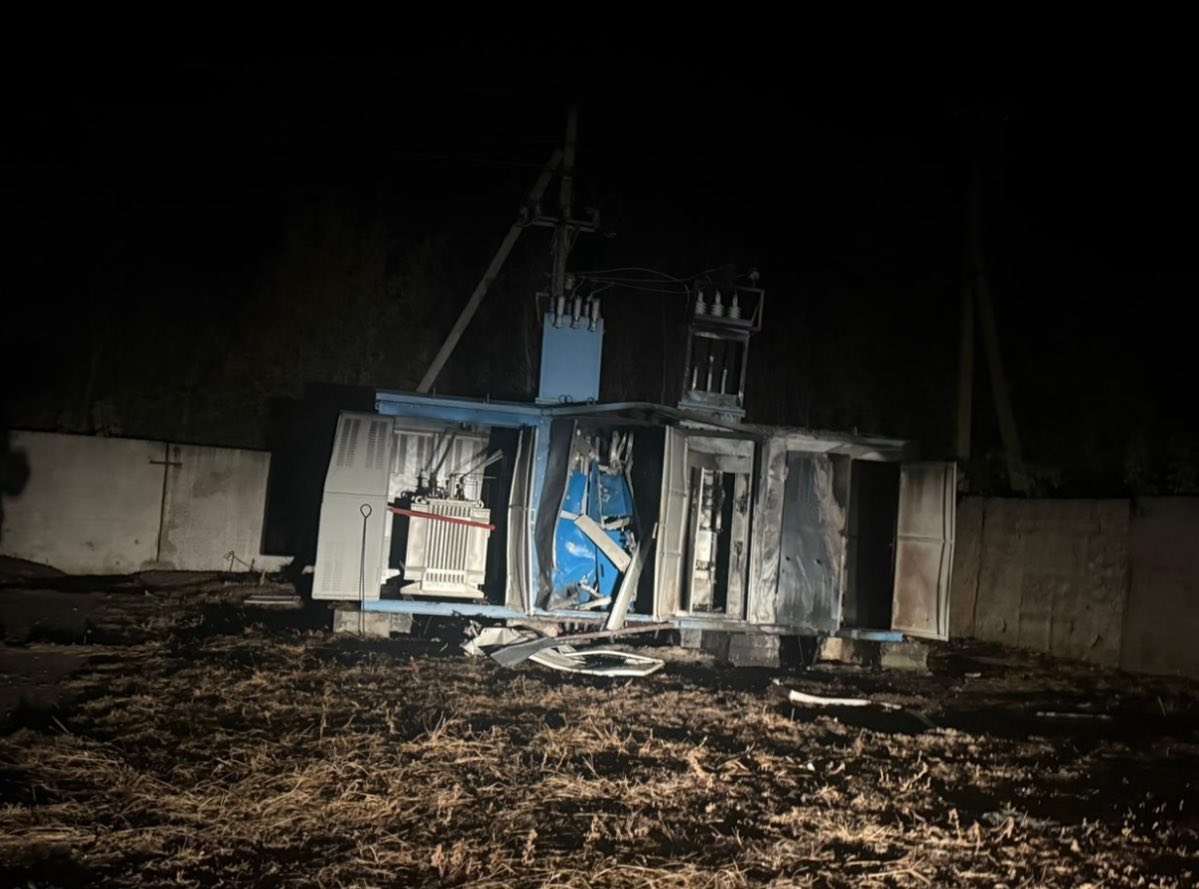 Пожежа після обстрілу Андріївки авіабомбами – Харківщина