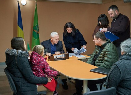 Мешканців Харкова турбує відбудова житла, безпечна освіта дітей та соціальні питання (фото)