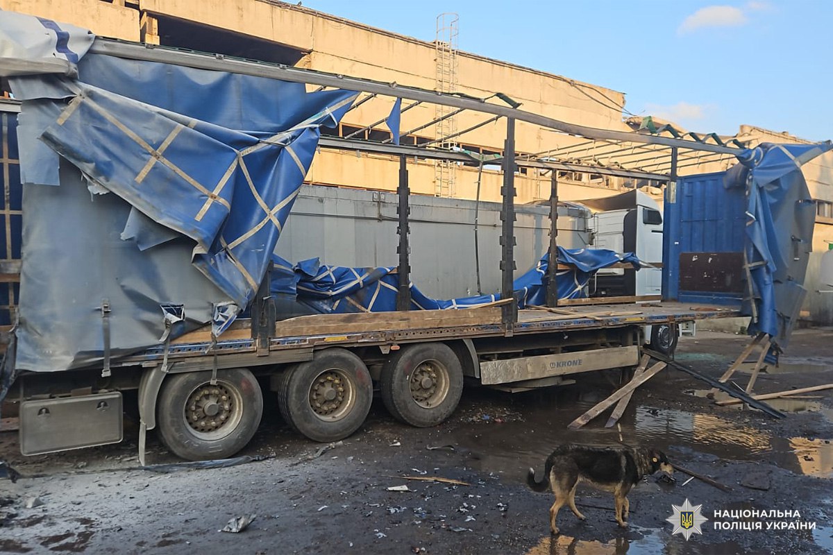 Двоє чоловіків постраждали від удару дрона по Індустріальному району Харкова