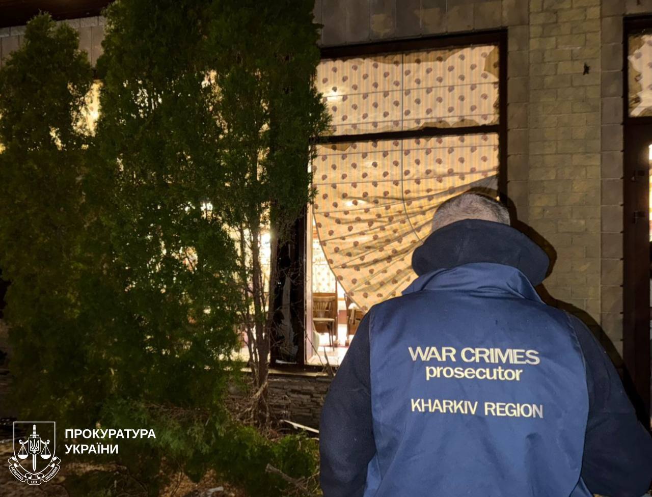 Постраждала людина та розтрощено ресторан через атаку росіян: Новини Харкова