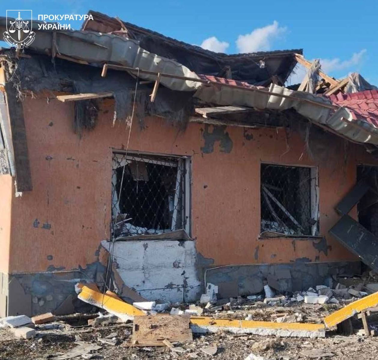 Постраждала людина та розтрощено ресторан через атаку росіян: Новини Харкова