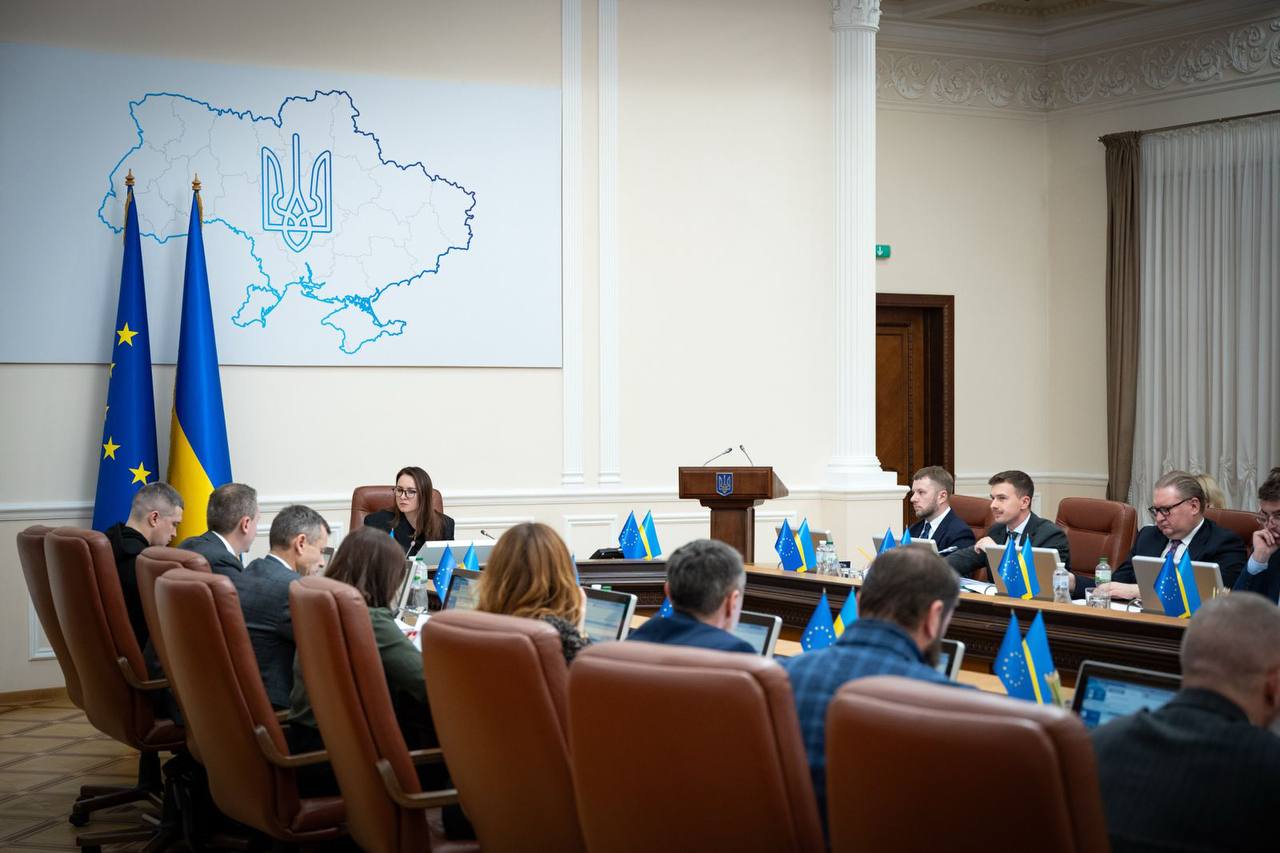 Підвищить зарплати Уряд за новим проєктом Держбюджету-2026: кому саме
