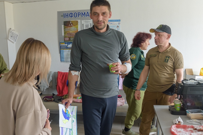 Діти України надіслали малюнки та листи підтримки Слобожанській бригаді «Скіф»