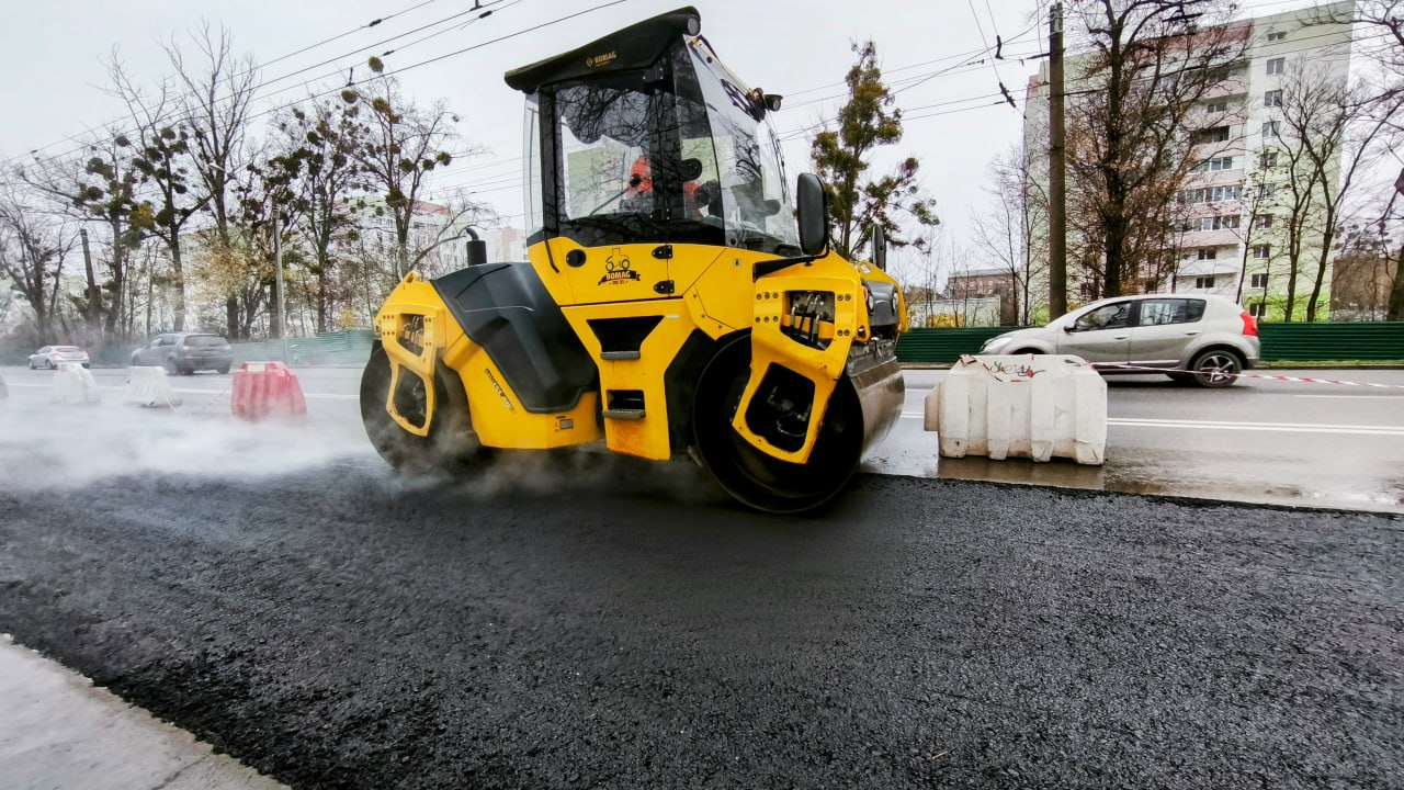 Відремонтували ділянку дорожного покриття у кілька сот квадартних метрів комунальники: Новини Харкова