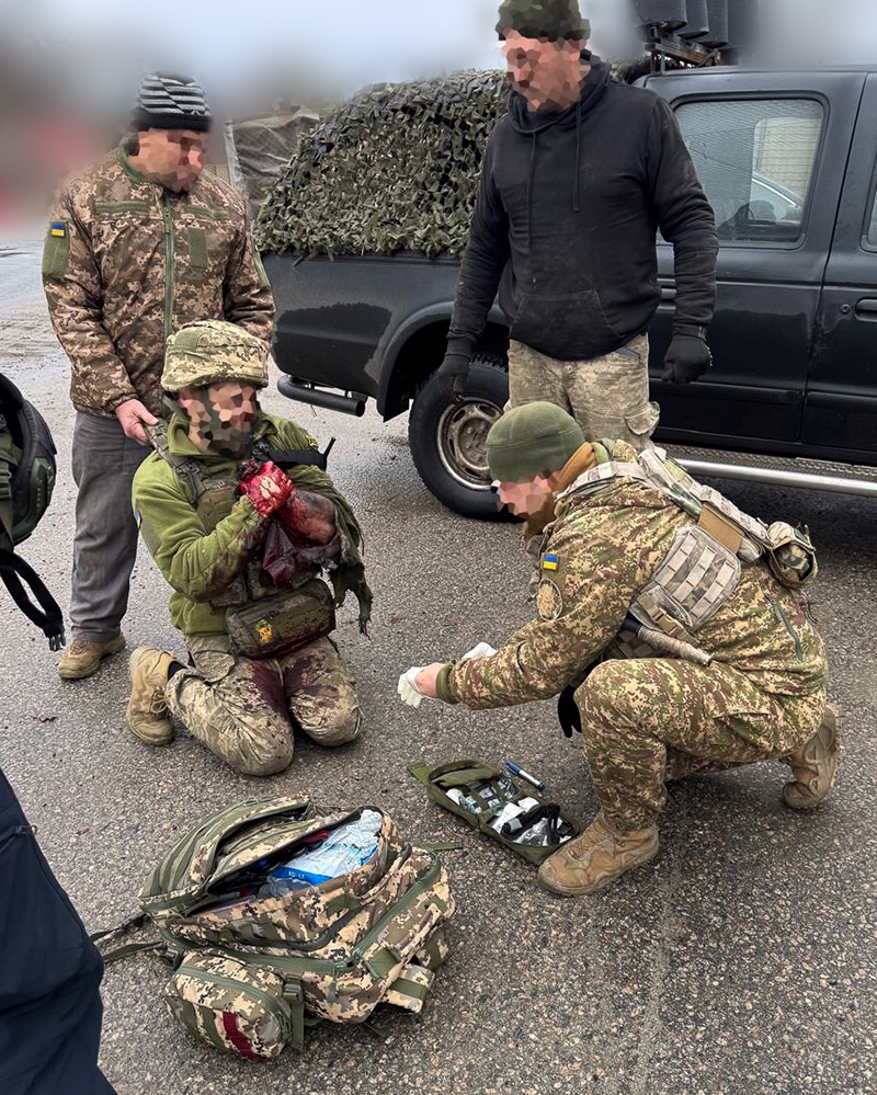 Пораненого військового врятували на блокпосту при в’їзді у Харків
