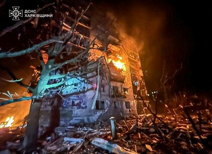 Рятувальники Харкова гасили масштабні пожежі після ракетного удару по Балаклії (фото)