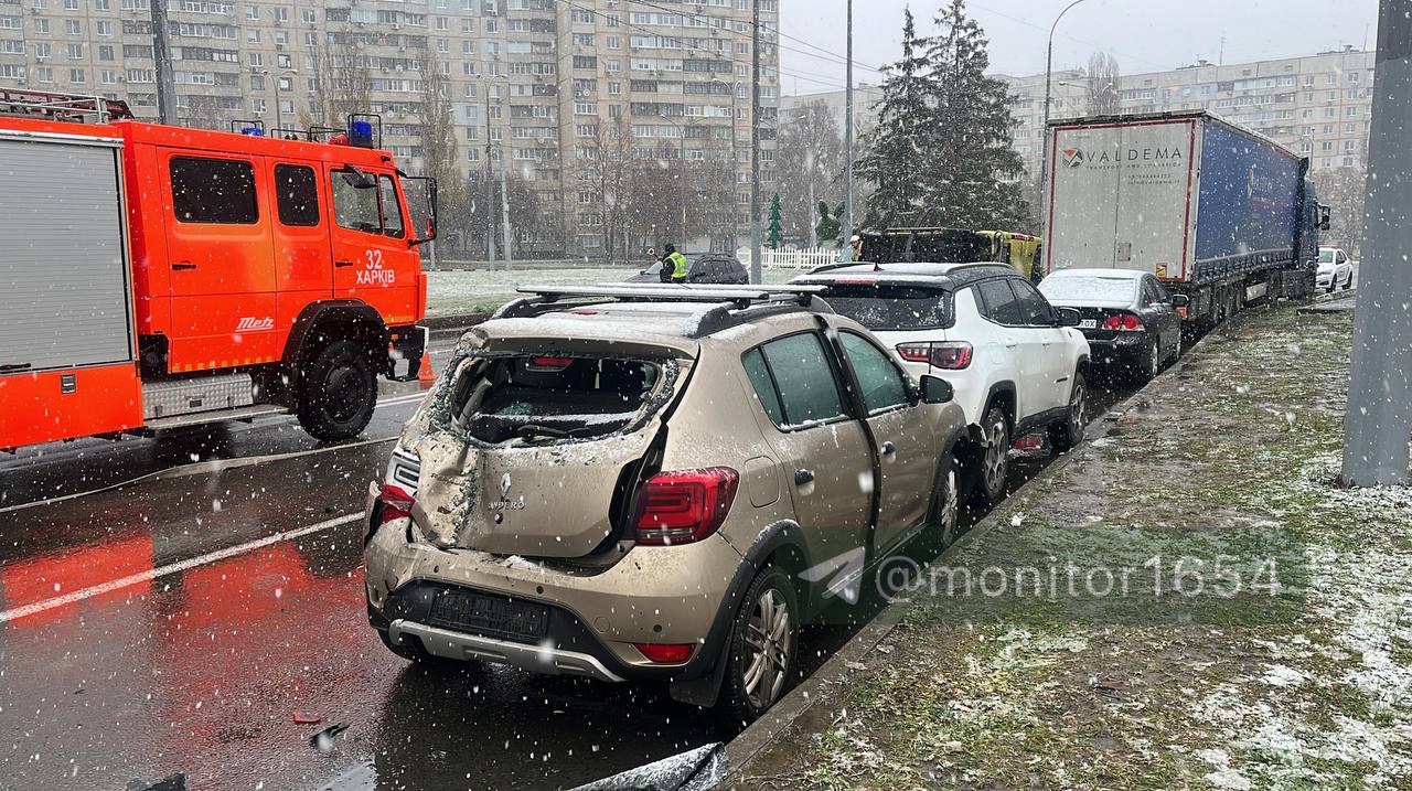 Перекинувся автомобіль швидкої допомоги на Олексіївці: Новини Харкова